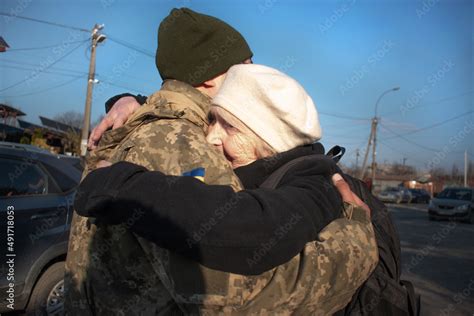 Elderly Mother Says Goodbye To Her Military Son Mom Hugs A Ukrainian Soldier Militarization