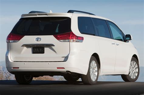 Used 2014 Toyota Sienna For Sale Pricing And Features Edmunds