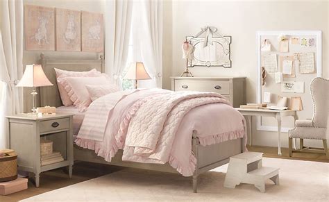 Little girls, very young and beautiful teenagers (pages: Traditional Little Girls Rooms
