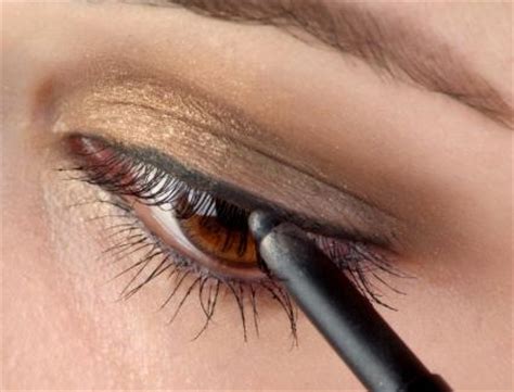 How to apply eyeliner with pencil. How to Create Eyeliner Styles | LoveToKnow