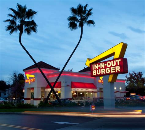 Great for a fast food fix and friendly service. A nous la Californie: In-N-Out, un fast-food typiquement ...