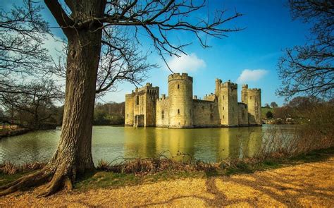 England is under a lockdown with all but essential travel discouraged. Discovering 13 old British castles in England :: Travel Blog