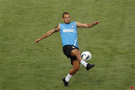 In 2010 he was named uefa midfielder of the season, and one of the three best midfielders in the world by fifa. All Football Stars: Wesley Sneijder Football Star Biography & Images 2011