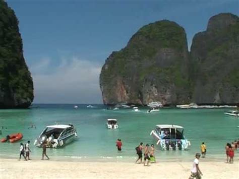 Film počinje sa richardom (leonardo di caprio) kao američkim turistom u bangkoku. Maya Bay, Krabi, the Setting for the Leonardo DiCaprio ...