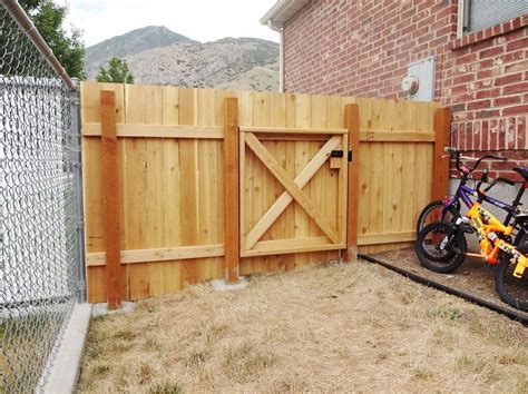 Includes details on what materials are needed and how to properly plan the are you looking to save big money building a new fence? Build a Wooden Fence and Gate: 14 Steps (with Pictures)