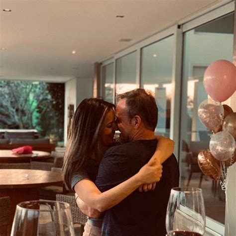 O relacionamento teria começado em março deste ano, mas já estaria em um estágio avançado, tanto que os colegas de emissora de tocci já estariam cientes. Rubens Barrichello ganha cantada da namorada: "Vejo um ...