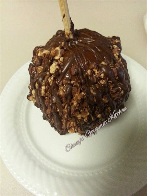 Hi, kristy in the rada kitchen, today i'm making a recipe out of our 101 recipes with bananas cookbook. Snickers Caramel Apples | Gourmet caramel apples, Gourmet apples, Fair food recipes