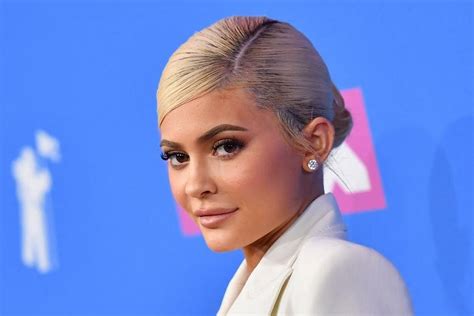 Reality Star Kylie Jenner First Woman To Gain 300 Million Instagram