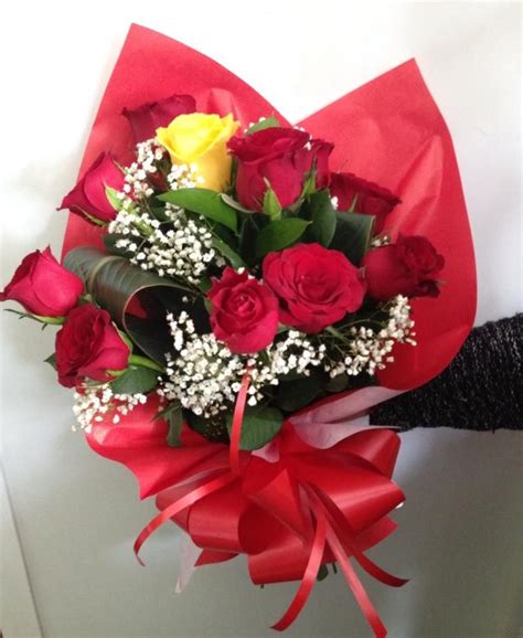 Bouquet Com Rosas Vermelhas E Amarelas ︎ Aflordajuda Bouquet