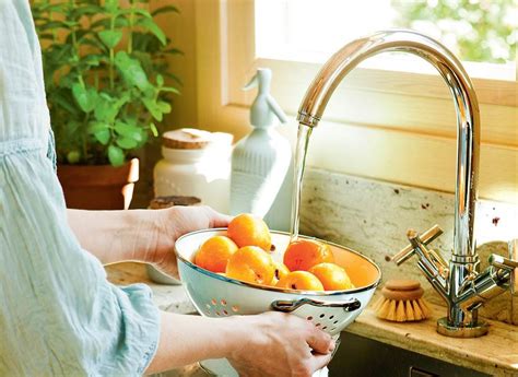 Ahorradores, con diferentes alturas de caño, a pared, extraíbles o de pedal. Griferías de cocina que ahorran