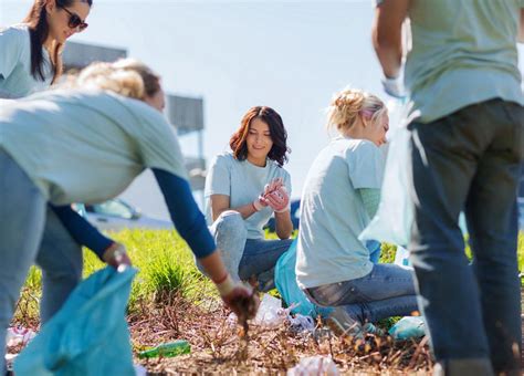 In honor of world kindness day. 4 Ways to Give Back to Your Community - Gaiam