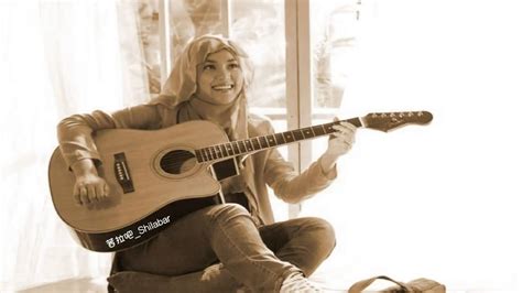 Michael ang 9 years ago. Shila Amzah-Hero de Enrique Iglesias - YouTube