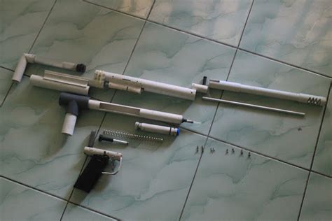 Sebenarnya cara penggunaan senapan angin laras panjang yang di buat umumnya sama dengan cara penggunaan senapan menariknya lagi, senapan ini adalah senapan angin buatan pabrik lokal indonesia. PVC Airsoft Gun | Membuat senapan mainan | Spring ...