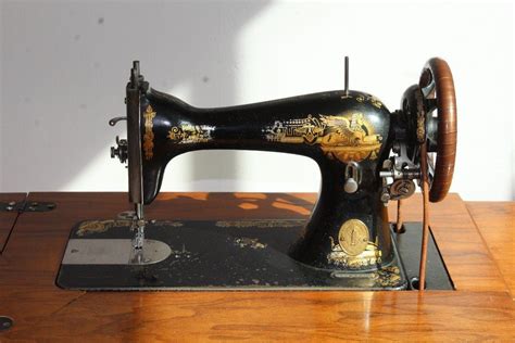 Máquinas De Coser Antiguas Objetos Decorativos Llenos De Historia