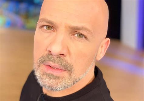 Ο νίκος μουτσινάς ξεκίνησε την πορεία του στην τηλεόραση από το κους κους με την κατερίνα καραβάτου. Νίκος Μουτσινάς: Αγνώριστος σε φωτογραφία από τα παιδικά ...