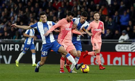 Jaime mata scored from the penalty spot to inflict barça's first defeat of the season.15. Barca vs Espagnol les compos - Senegal7