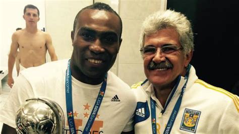 Renato gaúcho le hizo una infracción a carlinhos (jugador de fortaleza). Jugador de Tigres enseña parte íntima en vestidor | El ...