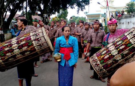 Jenis alat musik tersebut adalah jenis alat musik yang memiliki bunyi ideofon (bunyi yang dihasilkan dari bunyi dasarnya). LENDANG NANGKA: GENDANG BELEQ, GENDERANG SEMANGAT LOMBOK