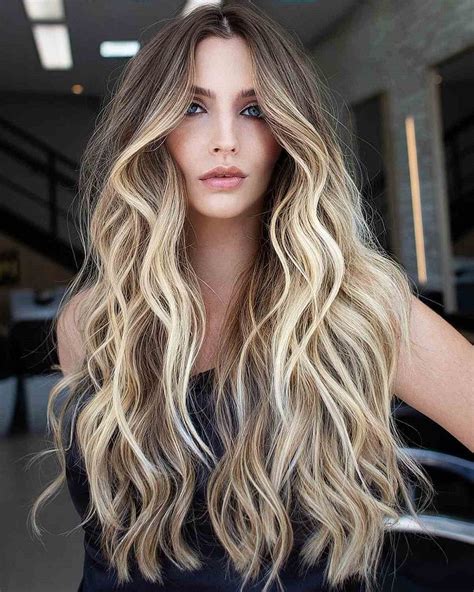 Charming Styles For Long Wavy Hair