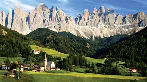 The Dolomites Italy The Dolomite Mountain Range Crests The North Of