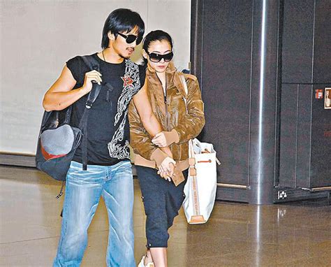 那英 杨钰莹 金巧巧 李慧珍 左小青 程莉莎 胡静 董璇 张柏芝 董洁 容祖儿 安又琪 王鸥 陈妍希 吕一 周笔畅 弦子 贾青 蒋璐霞 袁姗姗 张馨予 汤晶媚 阿兰. 谢霆锋与张柏芝逛街，谢霆锋和王菲逛街，和谁更亲密一目了然!_初恋