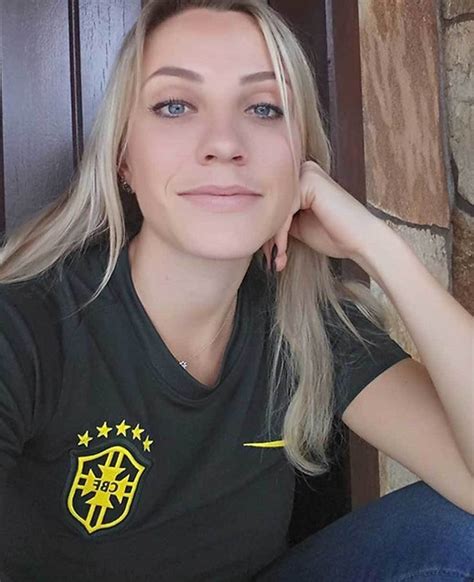 The Personal Album Of Popular Brazilian Referee Fernanda Colombo Foto