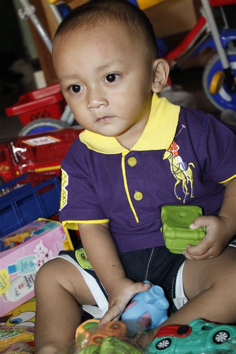 Dihalaman ini anda akan melihat gambar laki laki islami keren yang menarik! Gambar Anak Bayi Indonesia Lucu