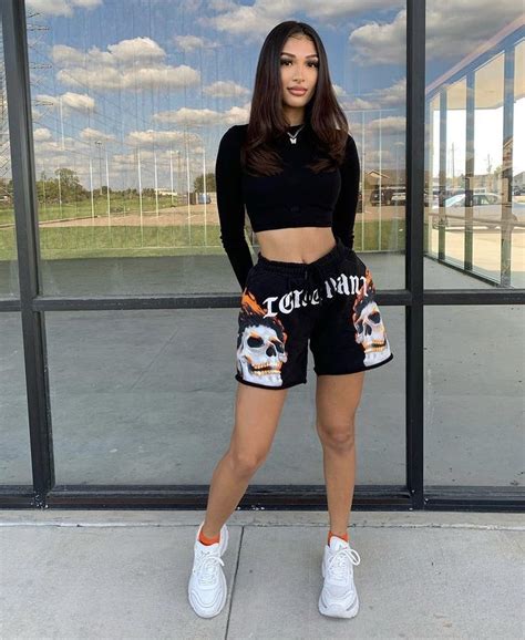 Pin By Alanna On Baddie Outfits In 2021 Streetwear Outfit Fashion
