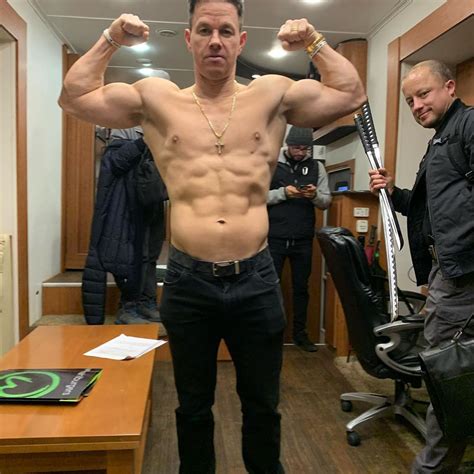 Mark Wahlberg Shows Off 20 Lb Weight Gain In 3 Weeks