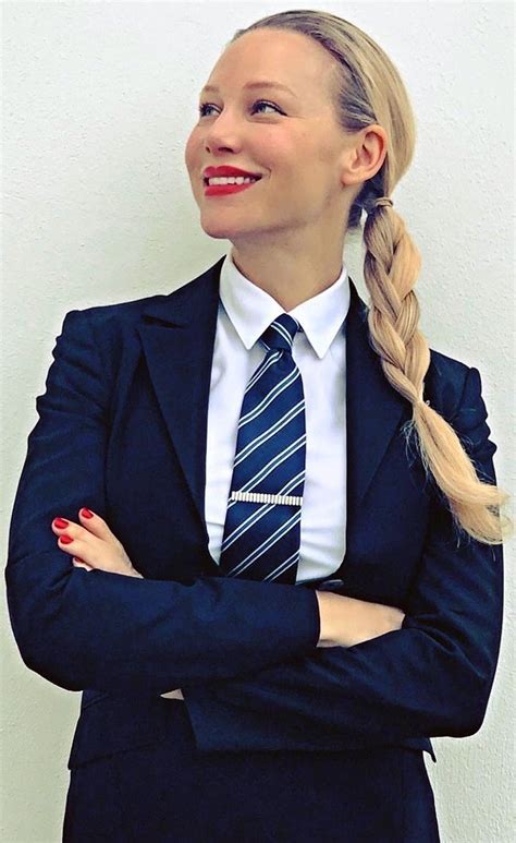Pin By Mallinson On Women In Tie Women Wearing Ties Woman Suit