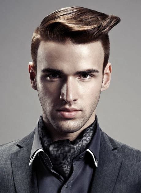 La coiffure d'un homme est l'une des premières choses que l'on remarque sur une personne. Image coiffure homme