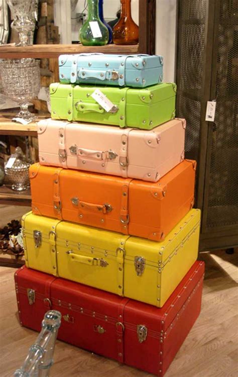 Bursting at the seams with decadent chocolate cake, three types of buttercream and sweet fondant, this classic piece of leather luggage will help get your mind off the cold and thinking about travel to warm and sunny destinations. 30 Fabulous DIY Decorating Ideas With Repurposed Old ...