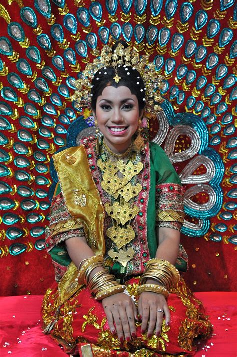 Perkembangan baju pengantin adat bugis 2020 terbilang cukup fantastis. 34 Make Up Pengantin Adat Bugis | Gaestutorial