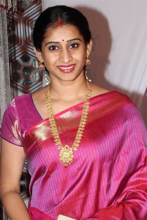 telugu tv serial actress meena kumari latest photo gallery in silk saree chi la sow sravanthi