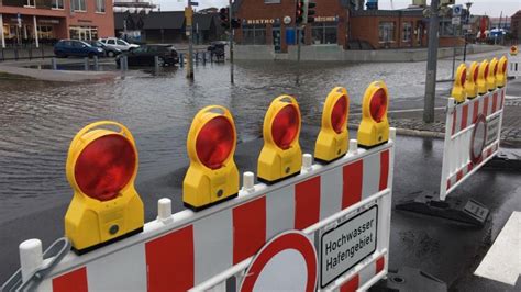 Hochwasser Sorgt Für Sperrungen Svz