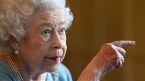 Queen Elizabeth Ii Positiv Auf Corona Getestet Der Spiegel