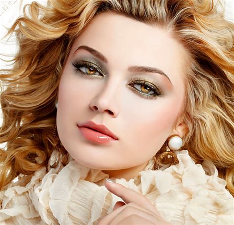 Girl Gorgeous Blonde Face Lips Honey Eyes Beauty Wallpapers Hd