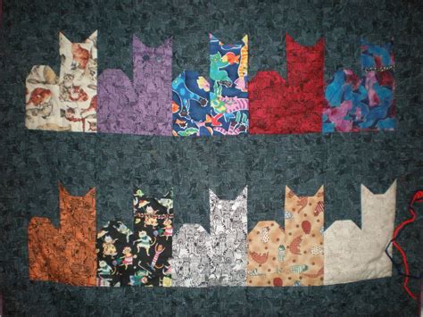 Large internet selection of cat theme wall hangings. Vintage Cat Quilt | Quilts, Quilted wall hangings, Cat quilt