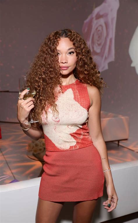 Ashley Moore Outfits Style And Looks K4 Fashion