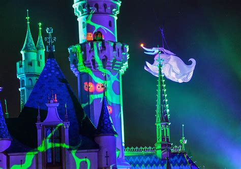 Disneyland crowds return for ‘Halloween Screams’ fireworks show filling