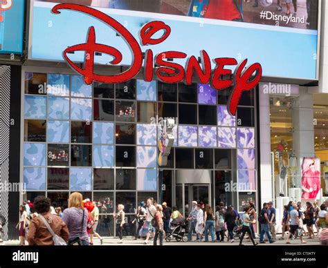 Disney Store Times Square Nyc Fotografía De Stock Alamy