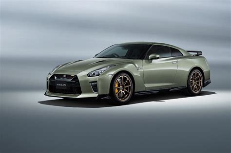 New Nissan Gt R Arrives With Special Colors And Nismo Toys Carbuzz