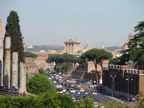 Filevia Dei Fori Imperiali From The Colosseum 2009 Wikipedia
