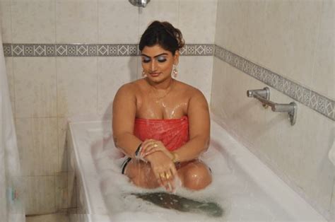 Indian Masala Mallu Tamil Actress Babilona Wet Taking Bath Sexy Masala