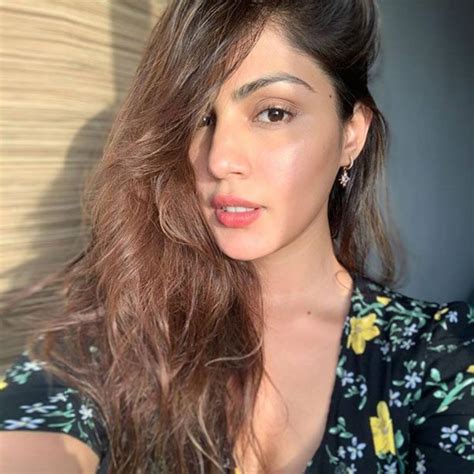 Rhea Chakravarty Looks Uber Hot As She Sweats It Out In Gym