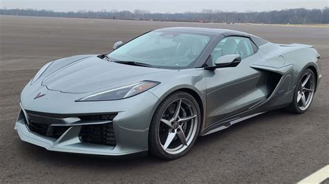e ray chevy unveils the first all wheel drive hybrid 655 hp corvette