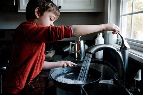 Little Boy Doing The Dishes Del Colaborador De Stocksy Léa Jones