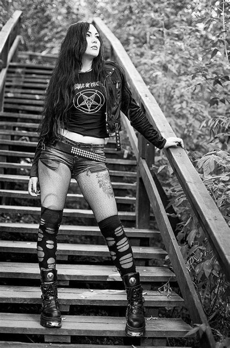 Pin By Yodipoutekina Xxx On Another State Of Mind Black Metal Girl Metal Girl Metalhead Girl