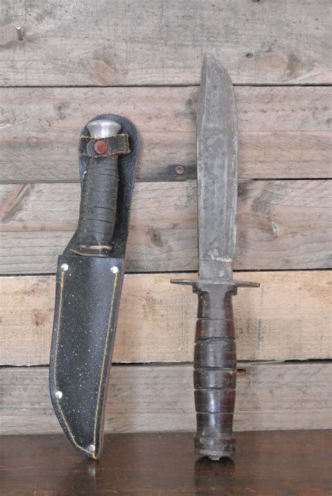Militaria A Collection Of 2 Ww1 Vintage Knives To Include An Example