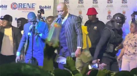 Baba Harare Handed 10k Dollars By Mashwede On Stage After A Blasting